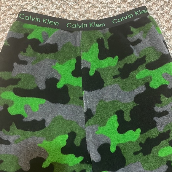 Calvin Klein Camouflage Fleece Pajama Bottoms - Black/Gray/Green - Picture 3 of 9